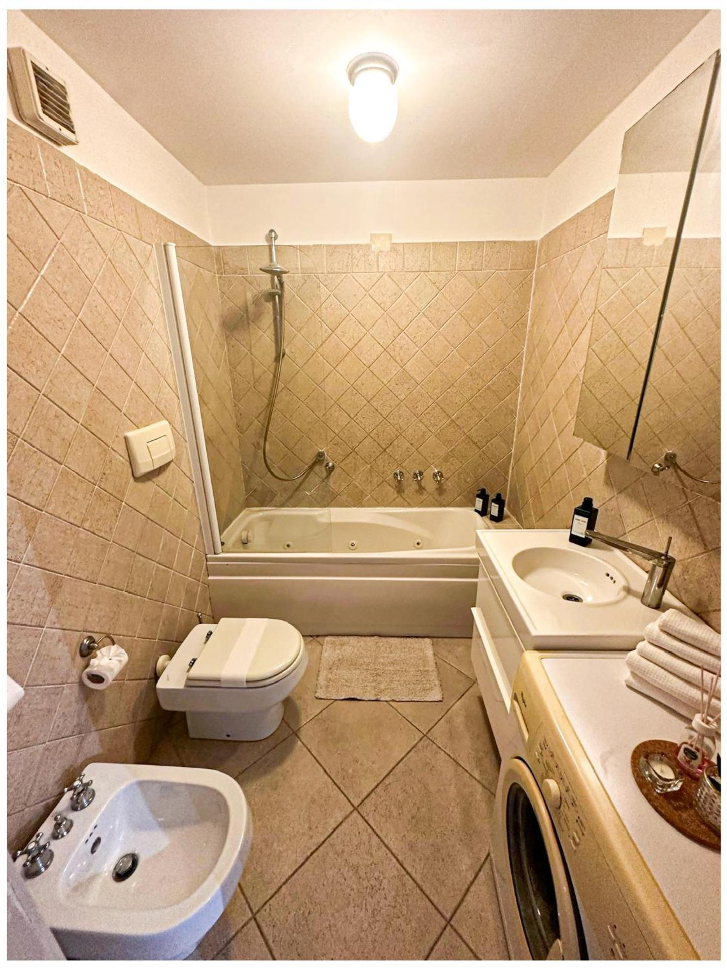 Apartamento Eva Le Residenze Marco Simone Exterior foto